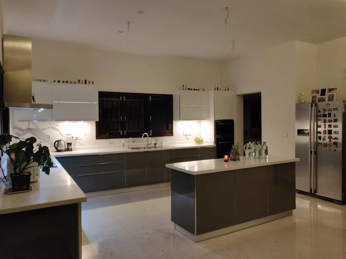 Spacious Island Kitchen Design